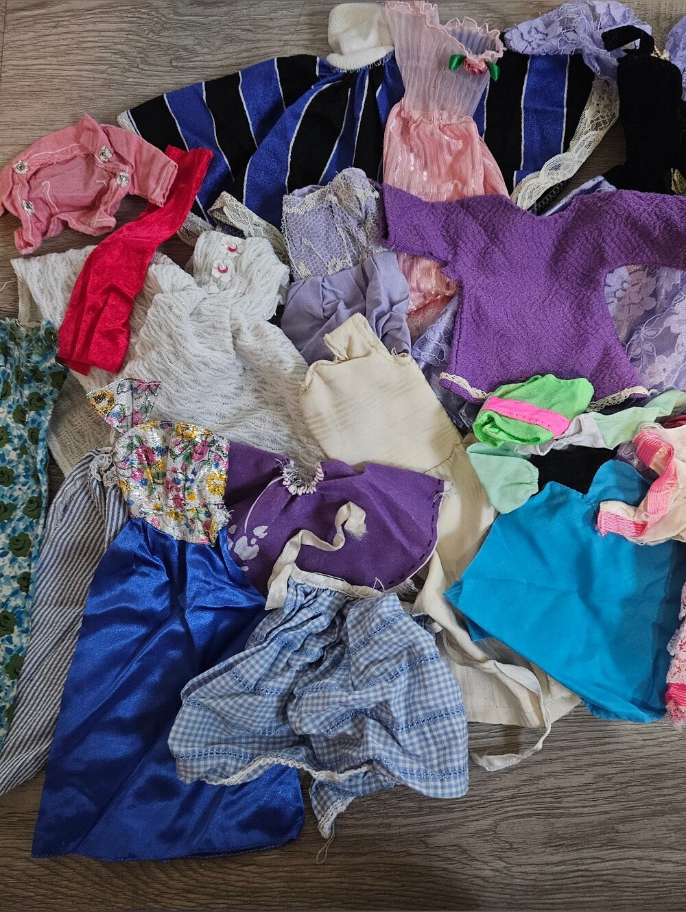 🧡3/$15 Barbie Vintage Mom-Made Clothing And Accessories